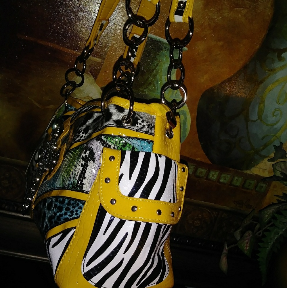 YELLOW 🆕SATCHEL✨🆒👀 - Picture 8 of 8